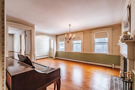 51 Oxford Street Paris ME 04281