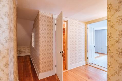 51 Oxford Street Paris ME 04281