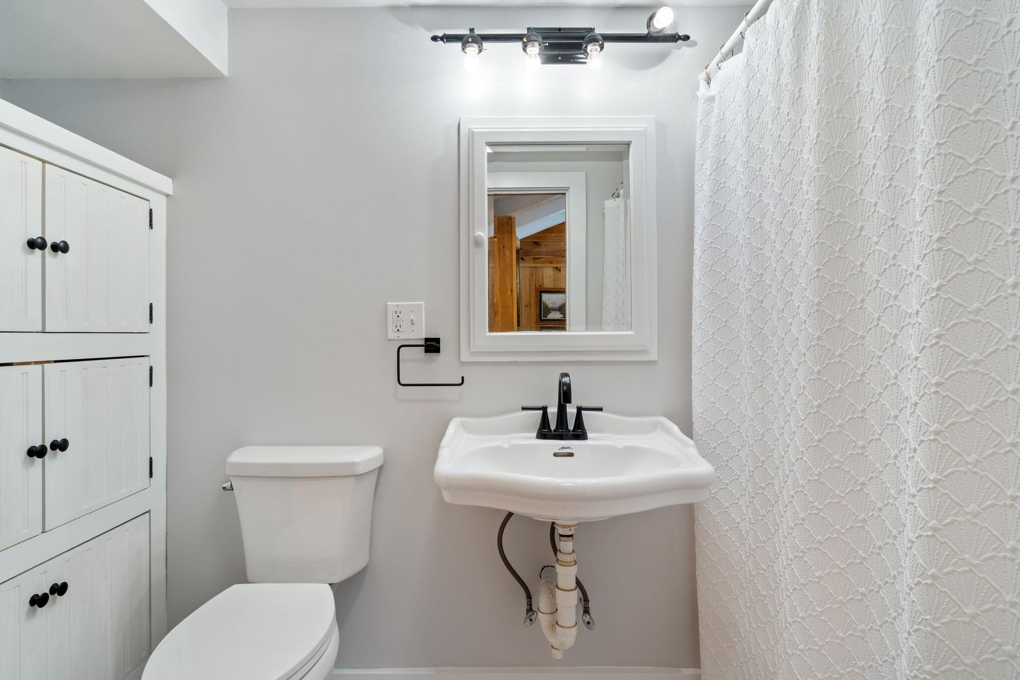 33 E Shore Drive Limerick ME 04048