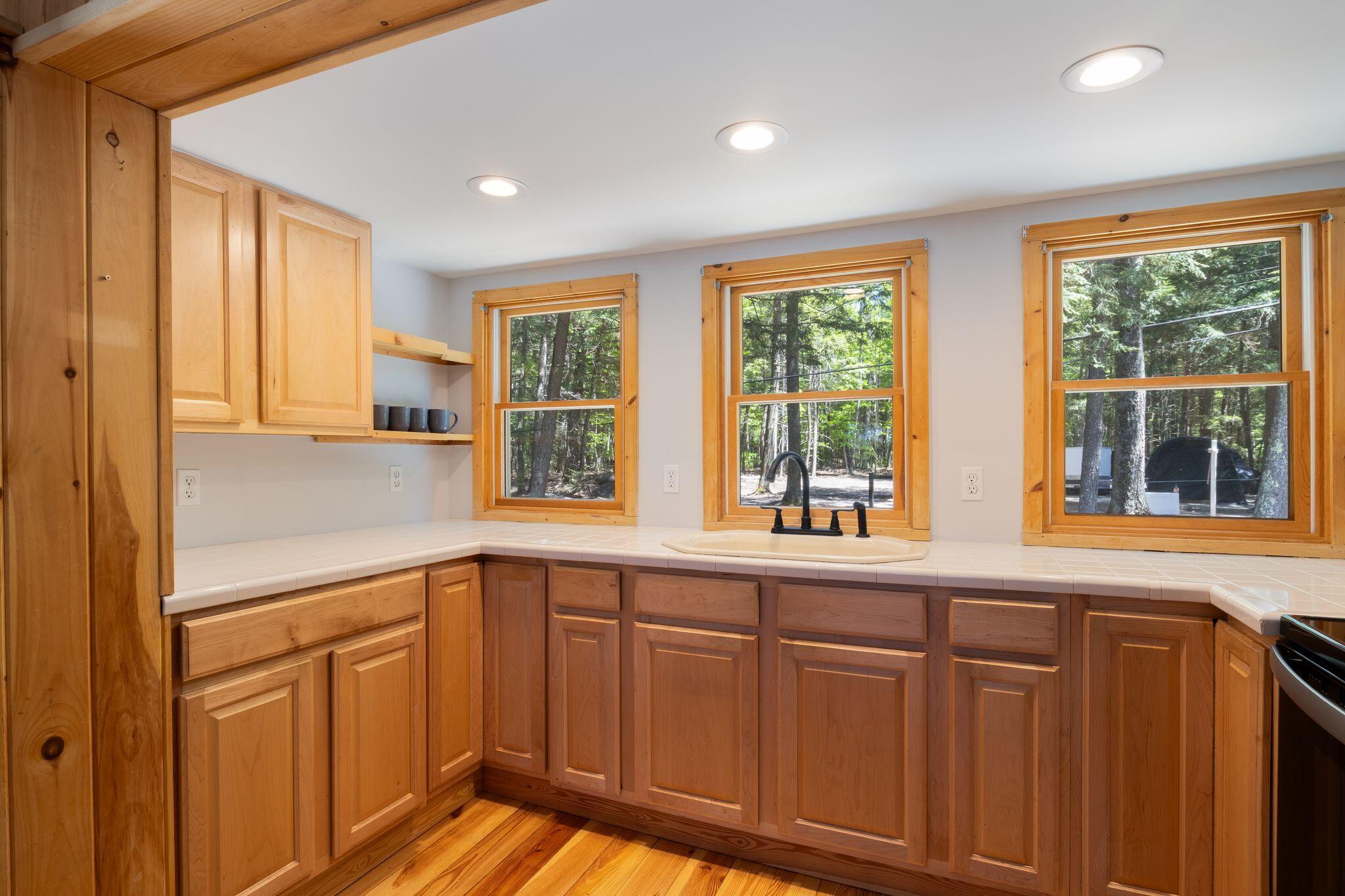 33 E Shore Drive Limerick ME 04048