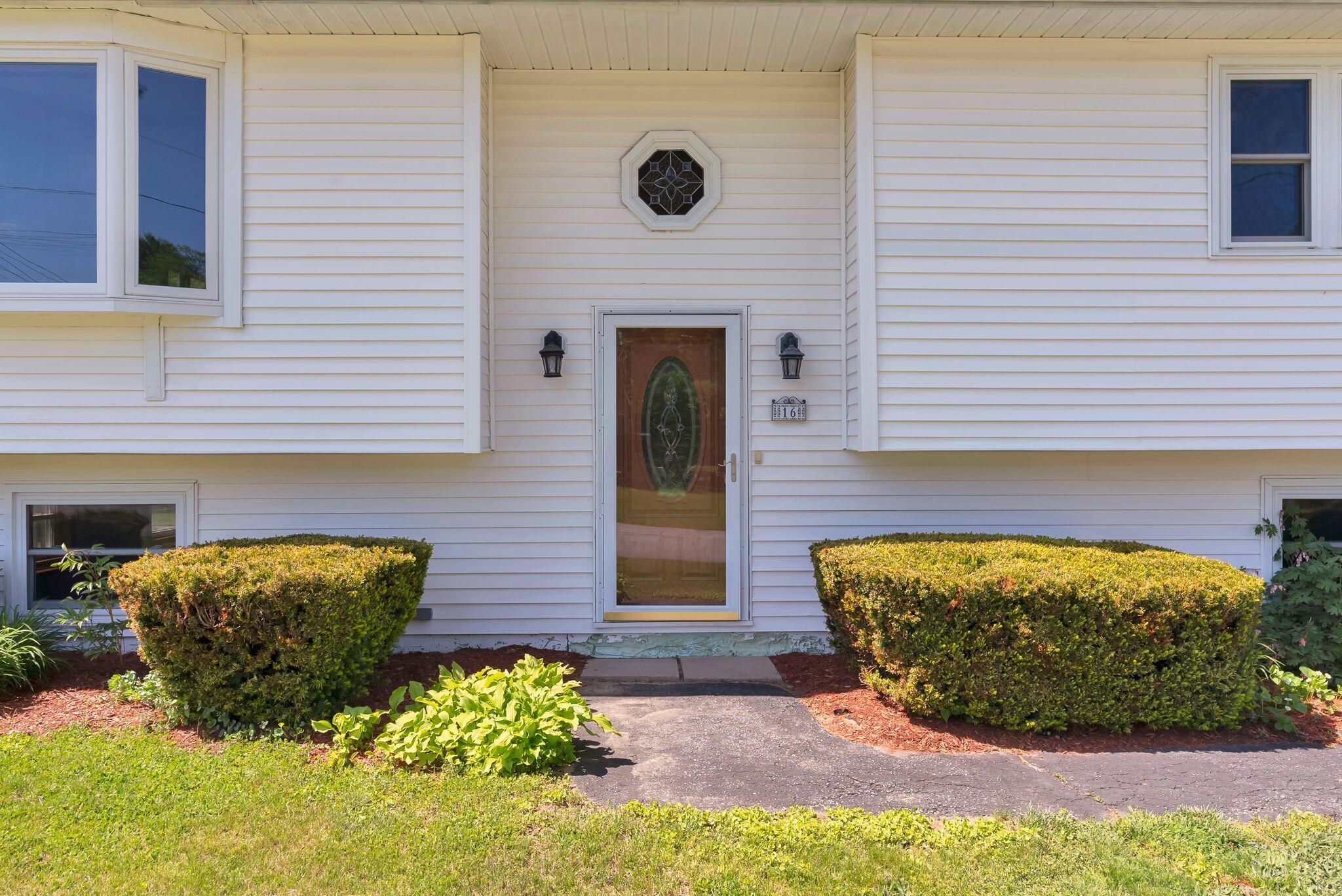 16 Leland Street Lewiston ME 04240