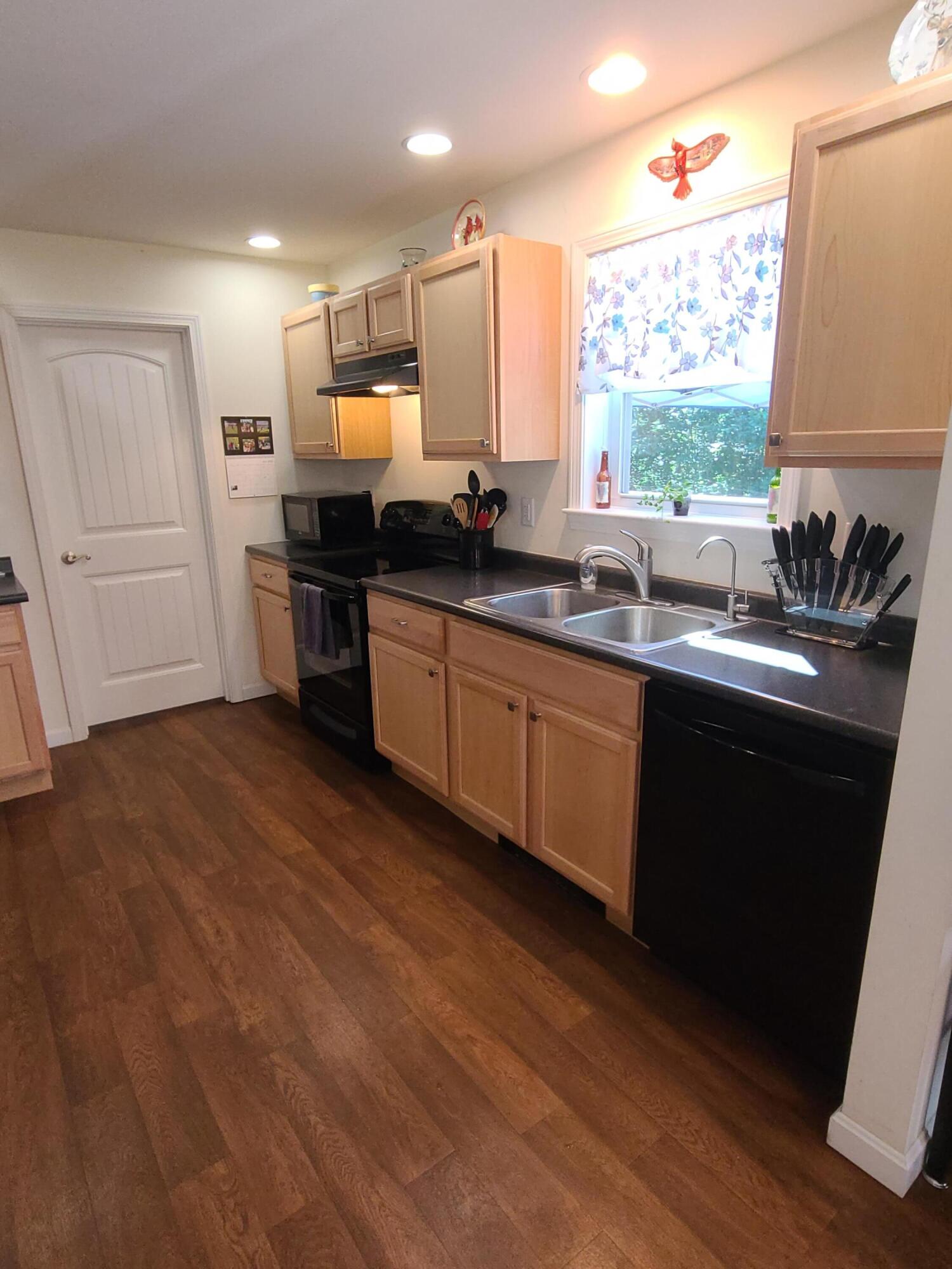 21 Monarch Lane Leeds ME 04263