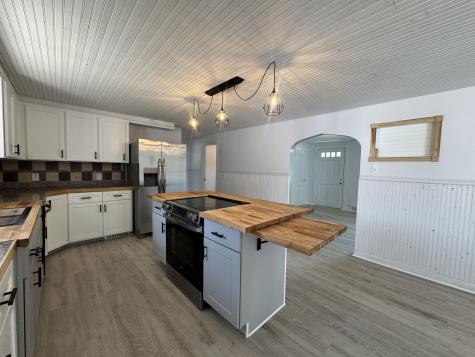 192 Fairview Avenue Auburn ME 04210