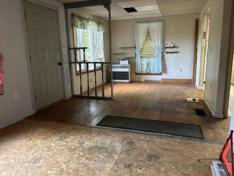 271 Pownal Road Auburn ME 04210