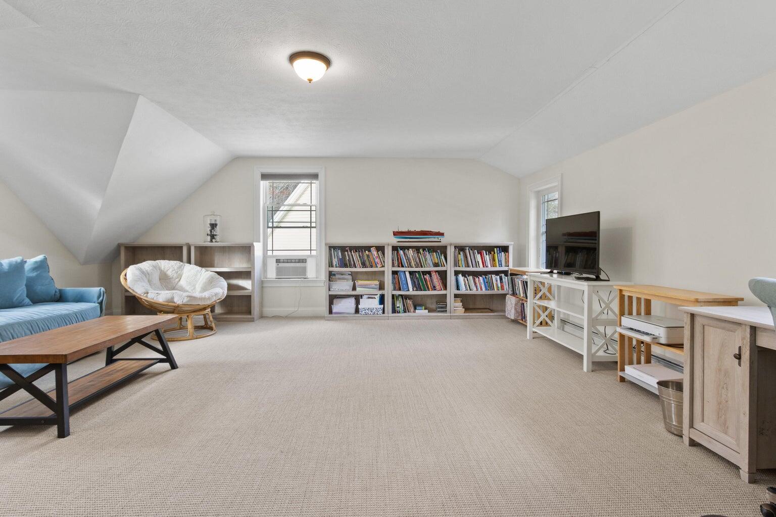 3 Izzy Lane Kittery ME 03904