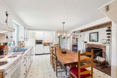 16 Oak Street Kennebunkport ME 04046