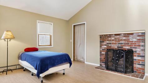 163 Valley Road Raymond ME 04071