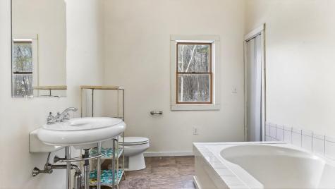 163 Valley Road Raymond ME 04071