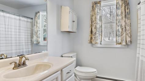 163 Valley Road Raymond ME 04071