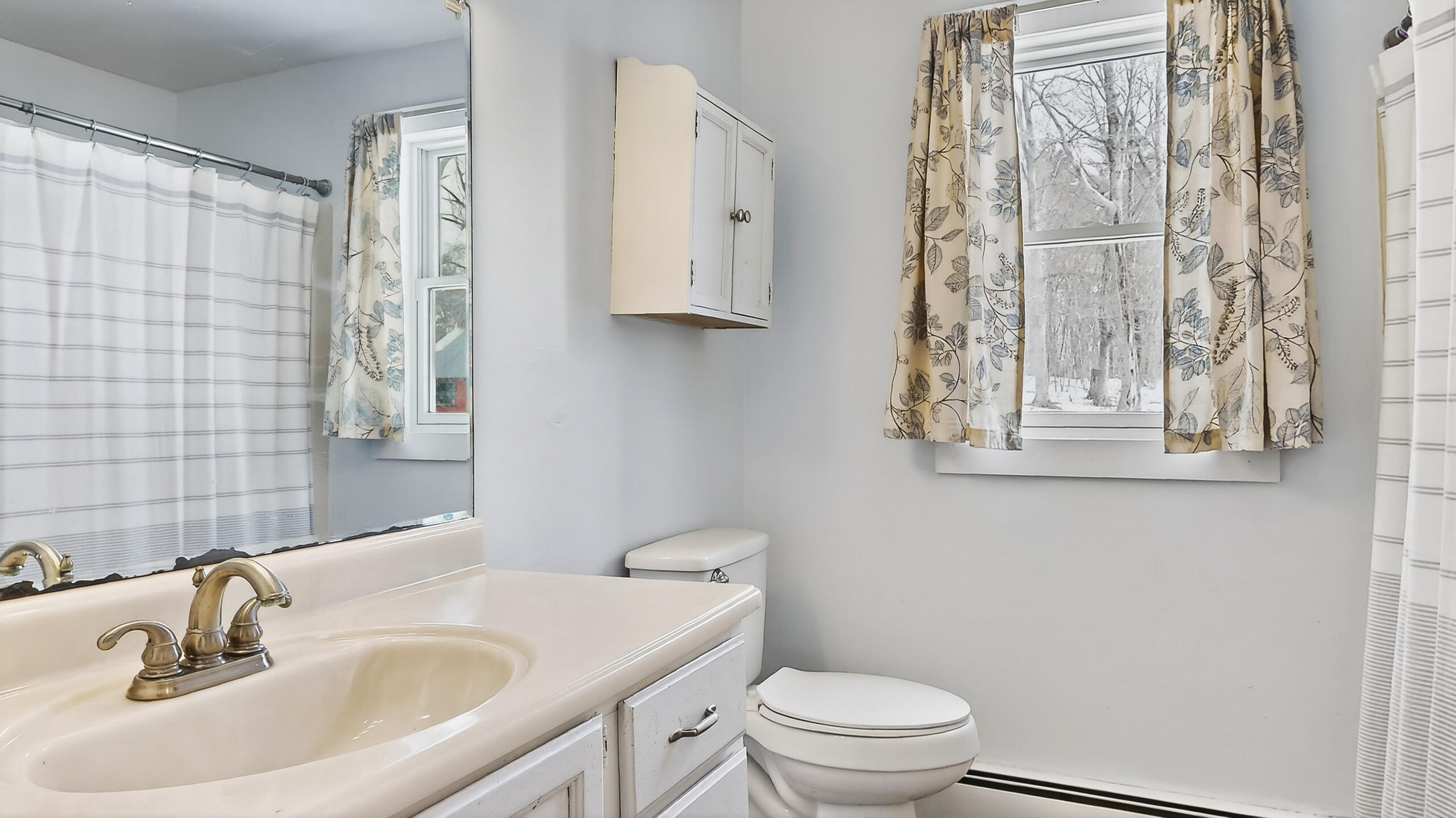 163 Valley Road Raymond ME 04071