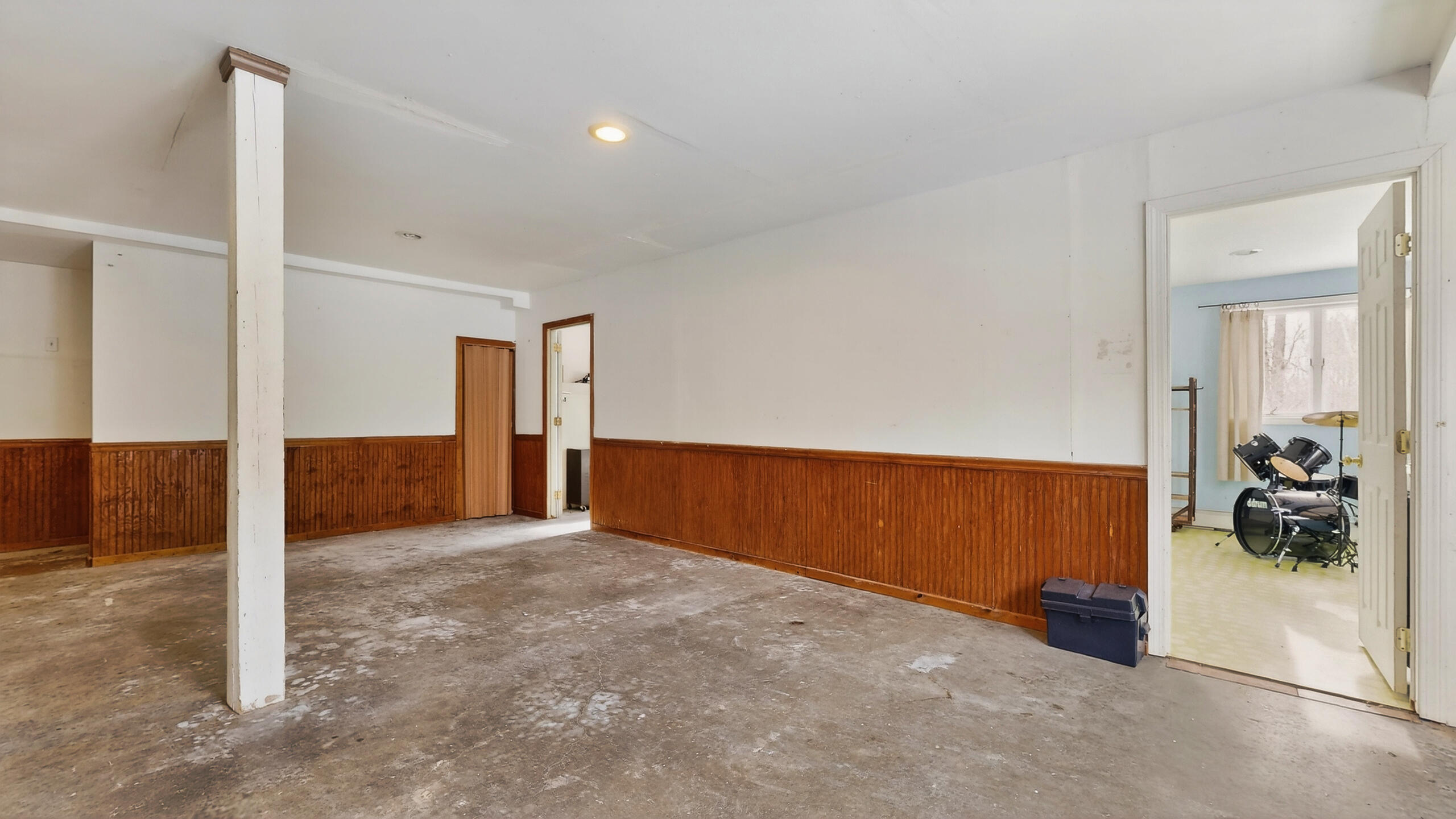 163 Valley Road Raymond ME 04071