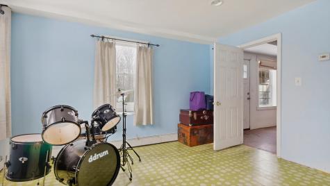 163 Valley Road Raymond ME 04071