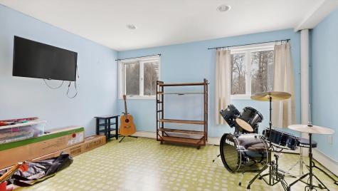 163 Valley Road Raymond ME 04071