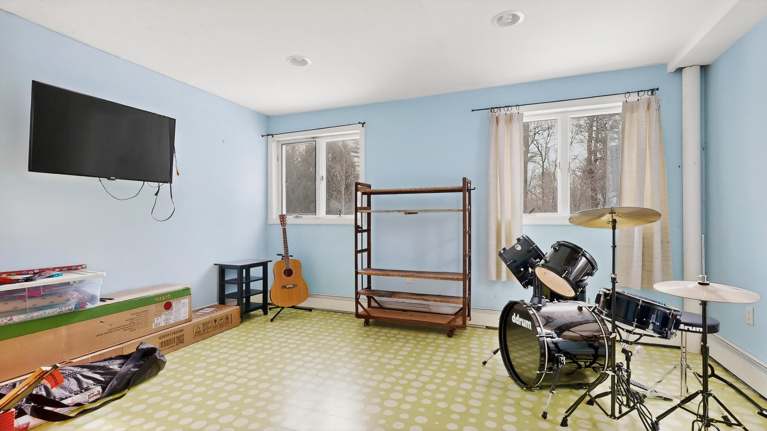 163 Valley Road Raymond ME 04071