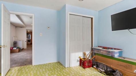 163 Valley Road Raymond ME 04071