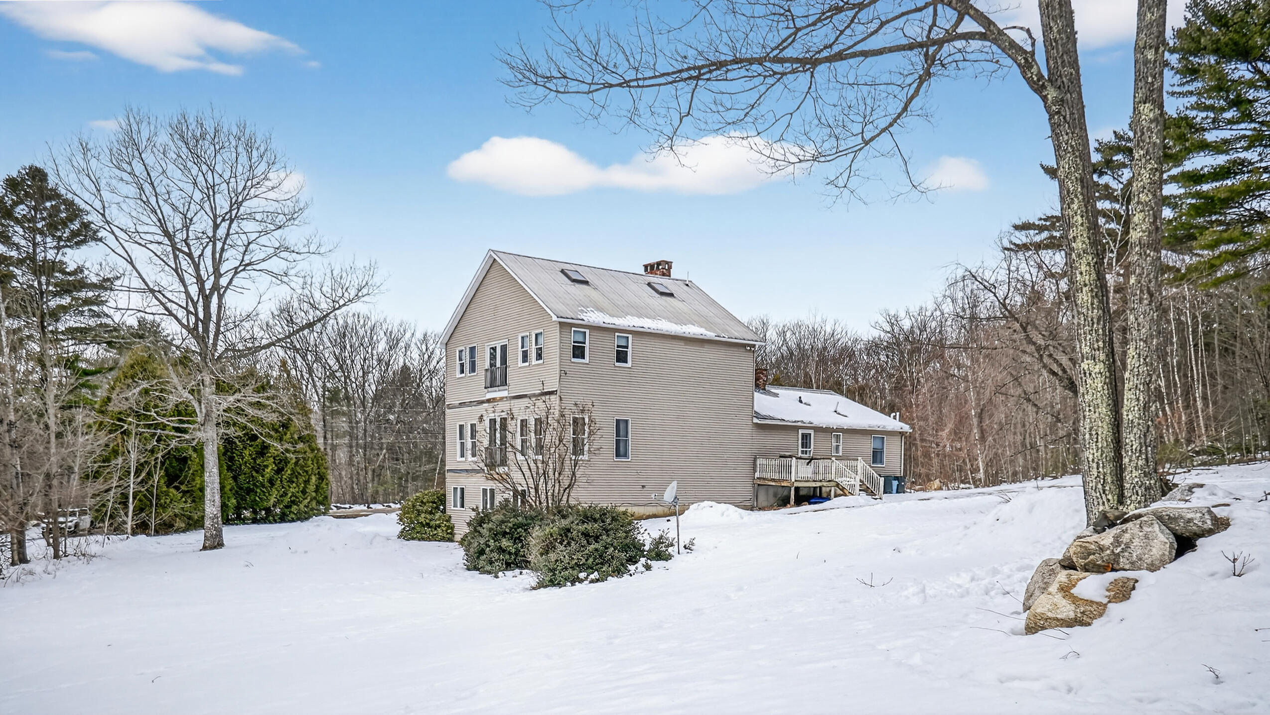 163 Valley Road Raymond ME 04071