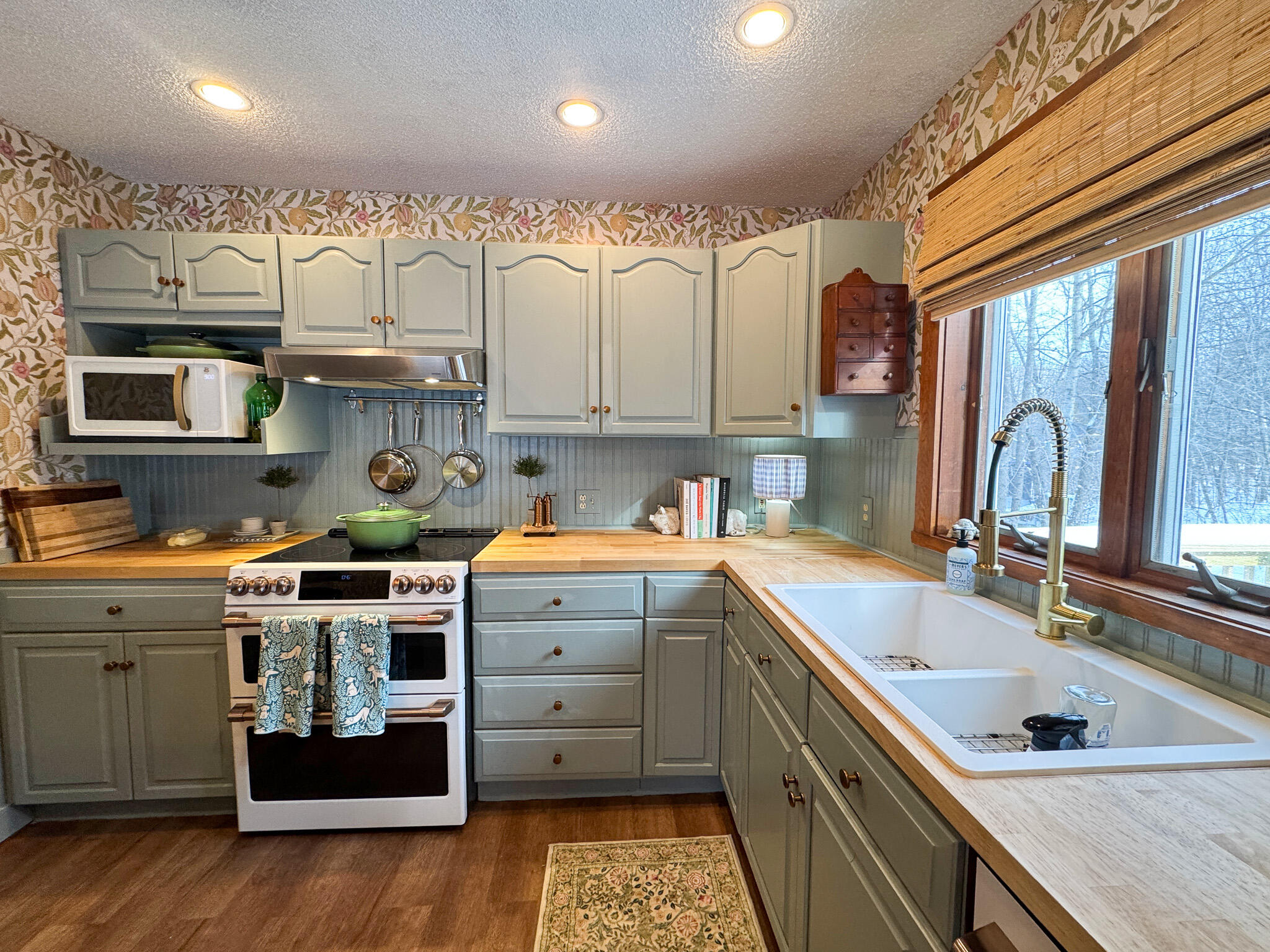 68 Enfield Road Lincoln ME 04457