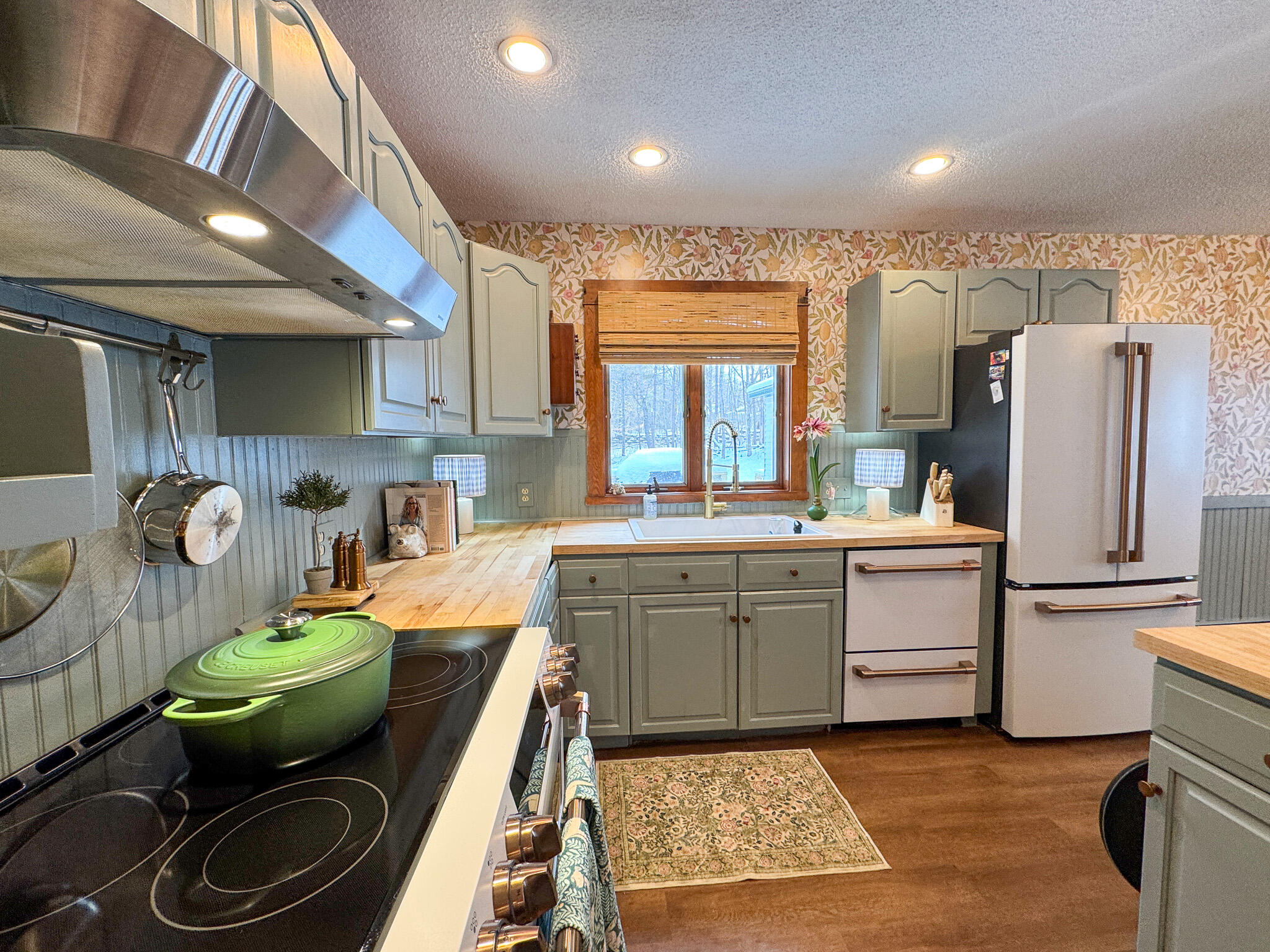 68 Enfield Road Lincoln ME 04457