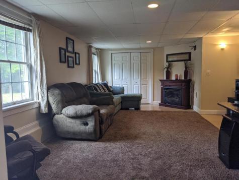 4 Baker Street Raymond ME 04071