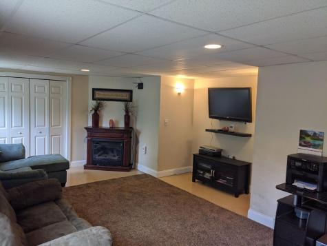 4 Baker Street Raymond ME 04071