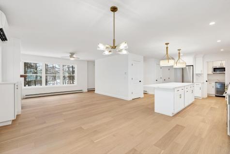 1595 U.s. 1 Route Freeport ME 04032