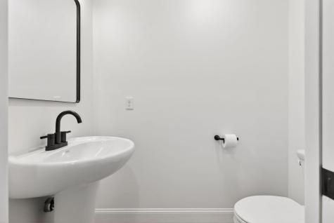 1595 U.s. 1 Route Freeport ME 04032