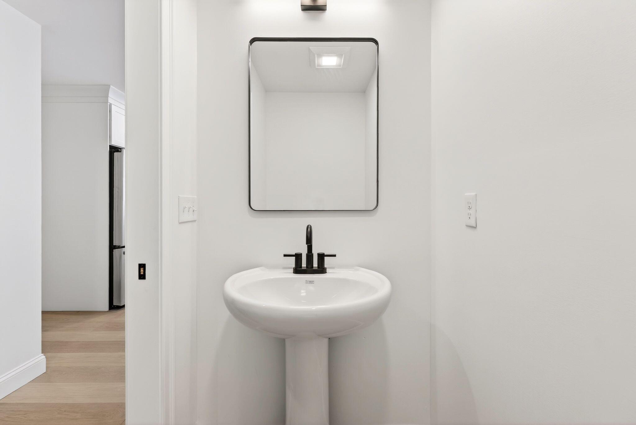 1595 U.s. 1 Route Freeport ME 04032