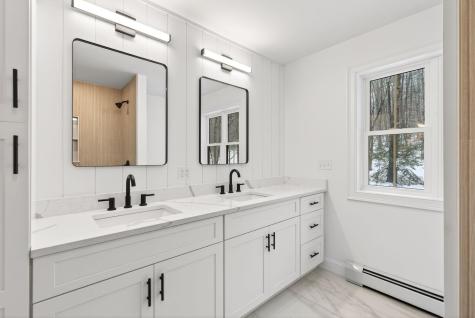 1595 U.s. 1 Route Freeport ME 04032