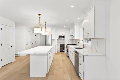 1595 U.s. 1 Route Freeport ME 04032