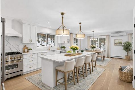 1595 U.s. 1 Route Freeport ME 04032