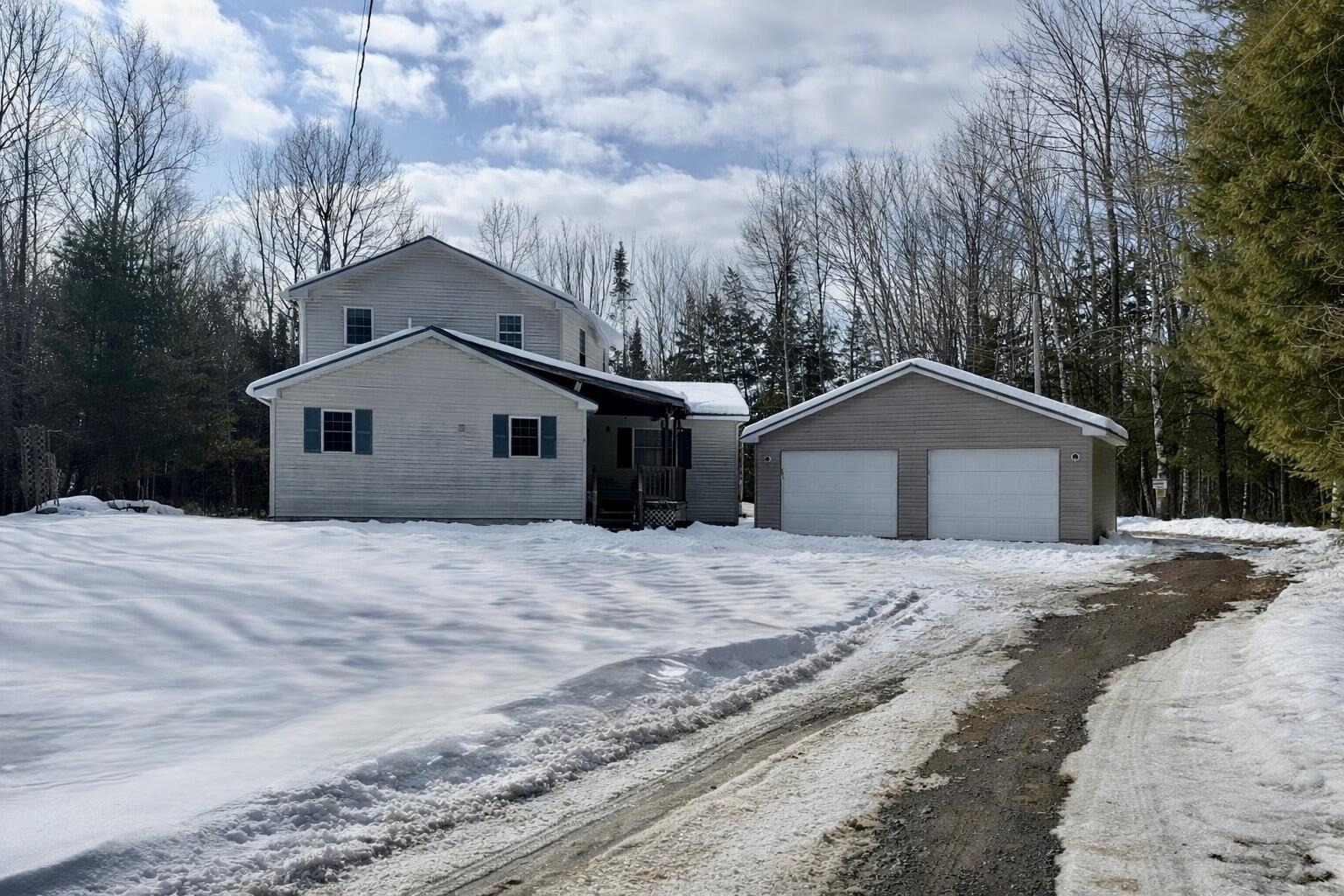 8 Martins Lane Glenburn ME 04401