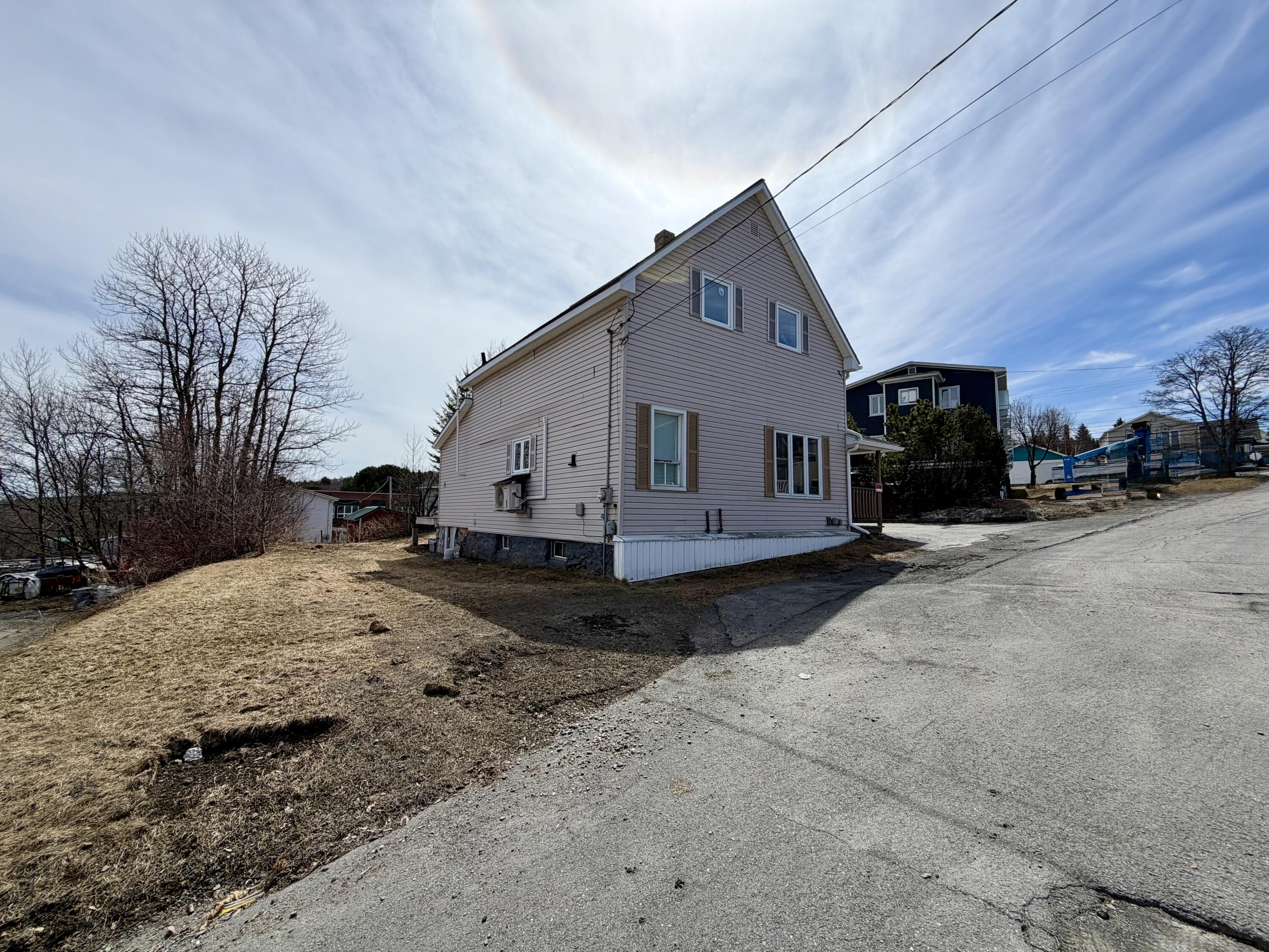 92 N 4th Avenue Madawaska ME 04756
