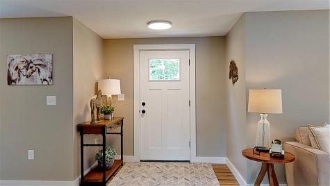 102 Cape Road Raymond ME 04071