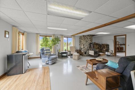 74 Comins Lane Eddington ME 04428