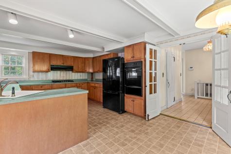 86 Pleasant Street Yarmouth ME 04096