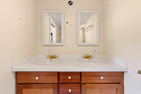 86 Pleasant Street Yarmouth ME 04096