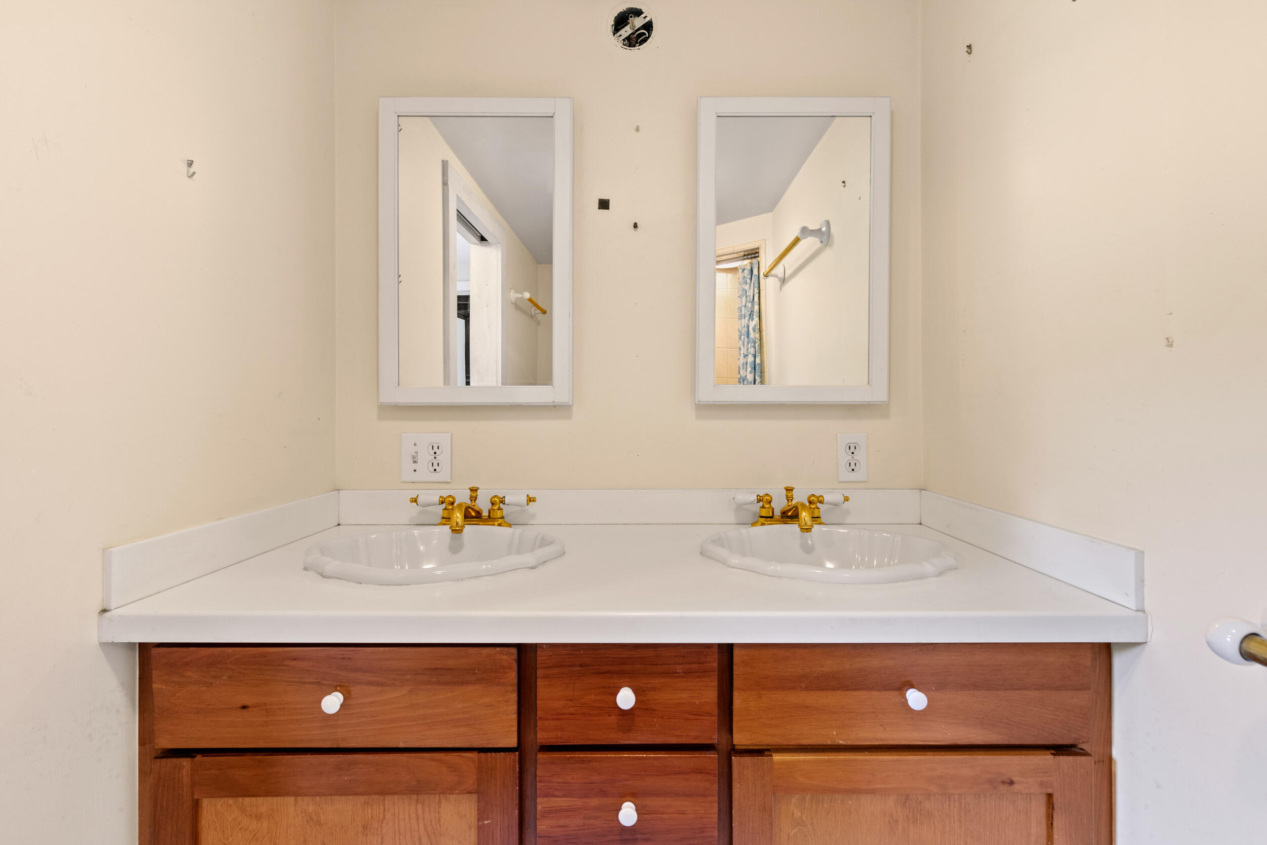 86 Pleasant Street Yarmouth ME 04096