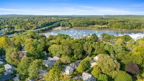 86 Pleasant Street Yarmouth ME 04096