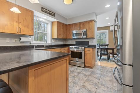 20 Ledgewood Drive Portland ME 04105