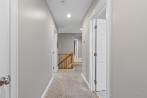 20 Ledgewood Drive Portland ME 04105