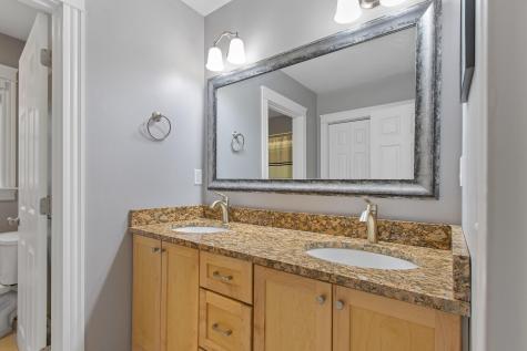 20 Ledgewood Drive Portland ME 04105