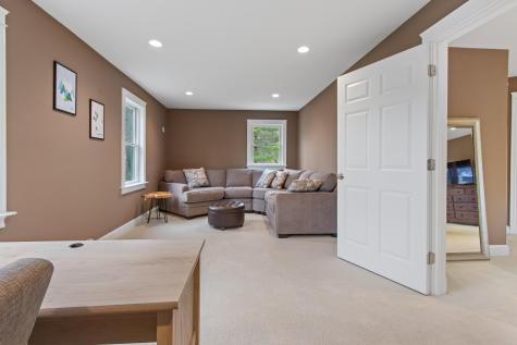 20 Ledgewood Drive Portland ME 04105