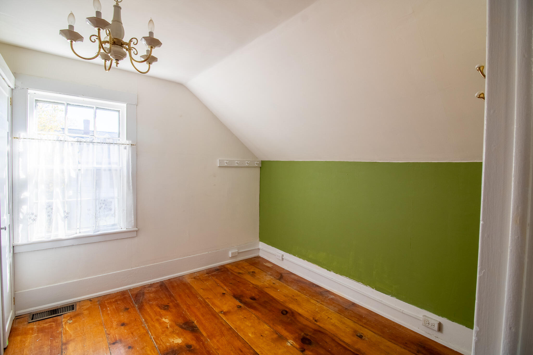 25 Summer Street Hampden ME 04444