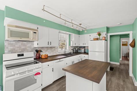 232 Mckay Road Edgecomb ME 04556