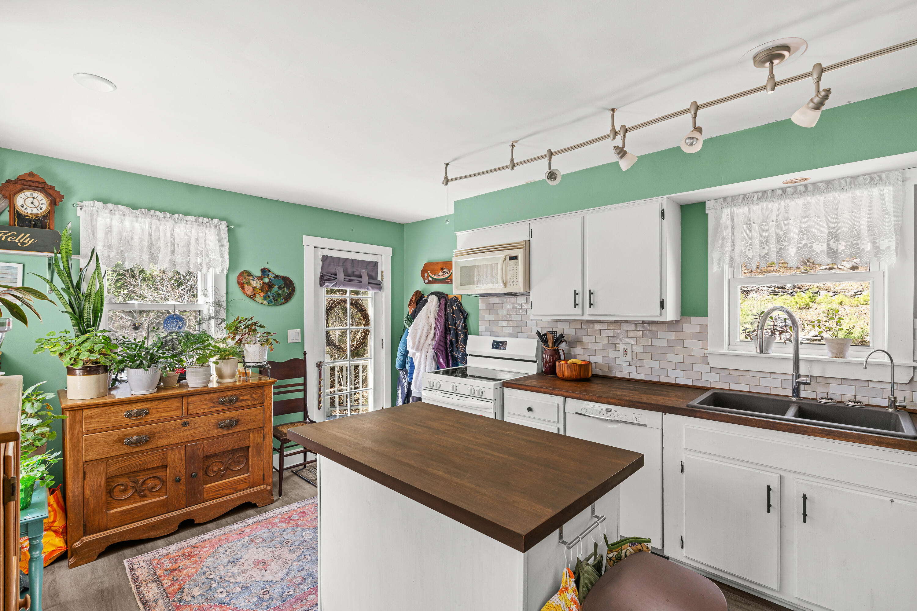232 Mckay Road Edgecomb ME 04556