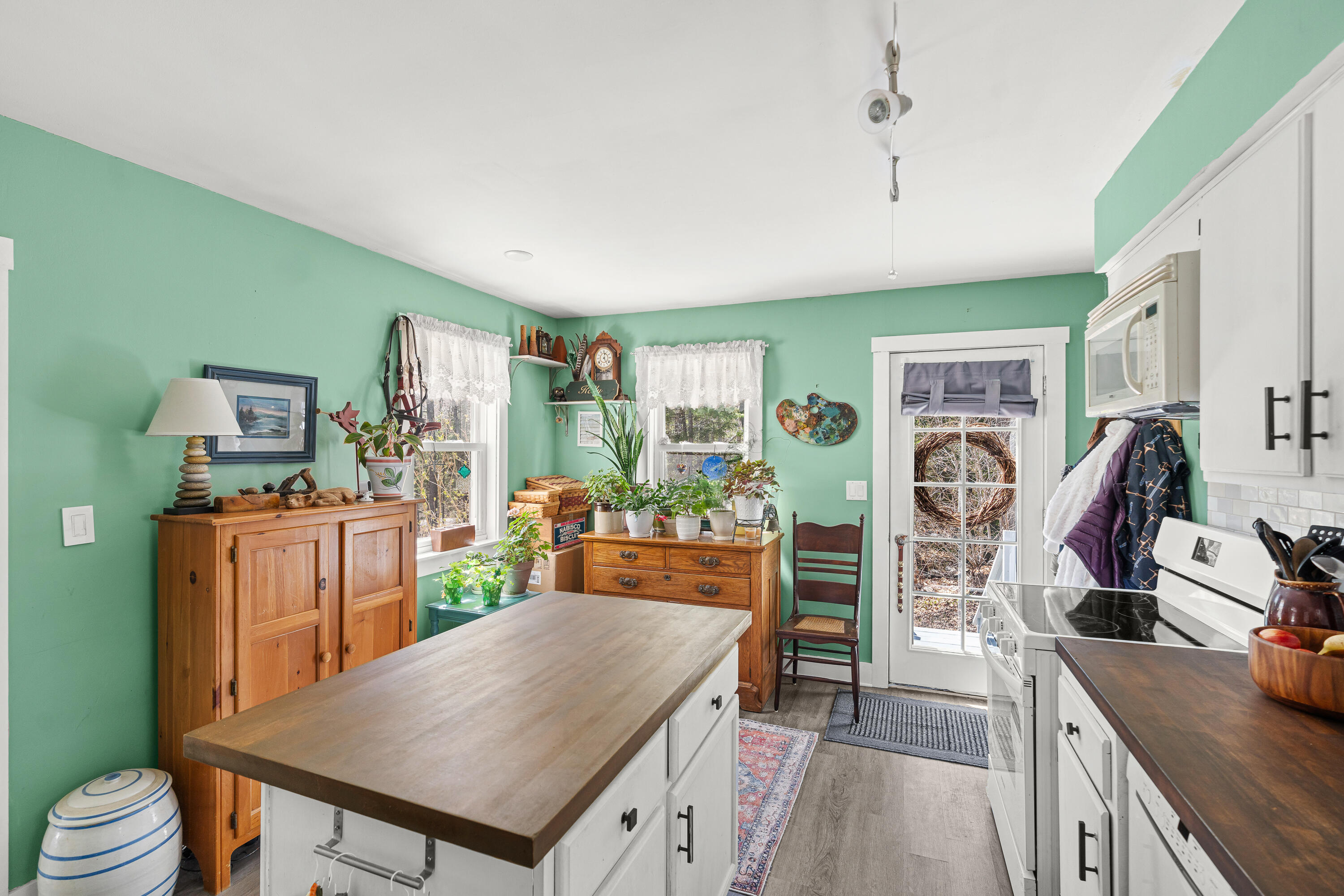 232 Mckay Road Edgecomb ME 04556