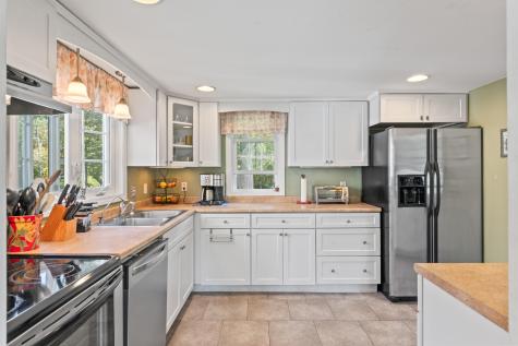 18 Governor Hill Road Eliot ME 03903