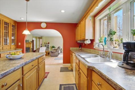 73 Spring Drive Bowdoin ME 04287