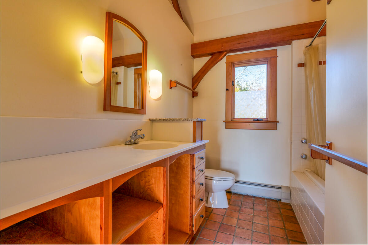 748 Oceanville Road Stonington ME 04681