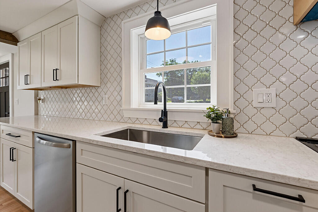 22 Shaw Street Newport ME 04953